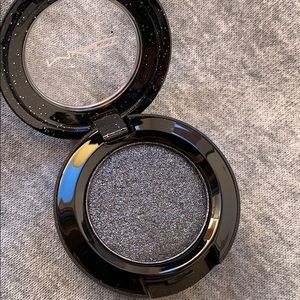 MAC PRIM &PROPER PRESSED PIGMENT